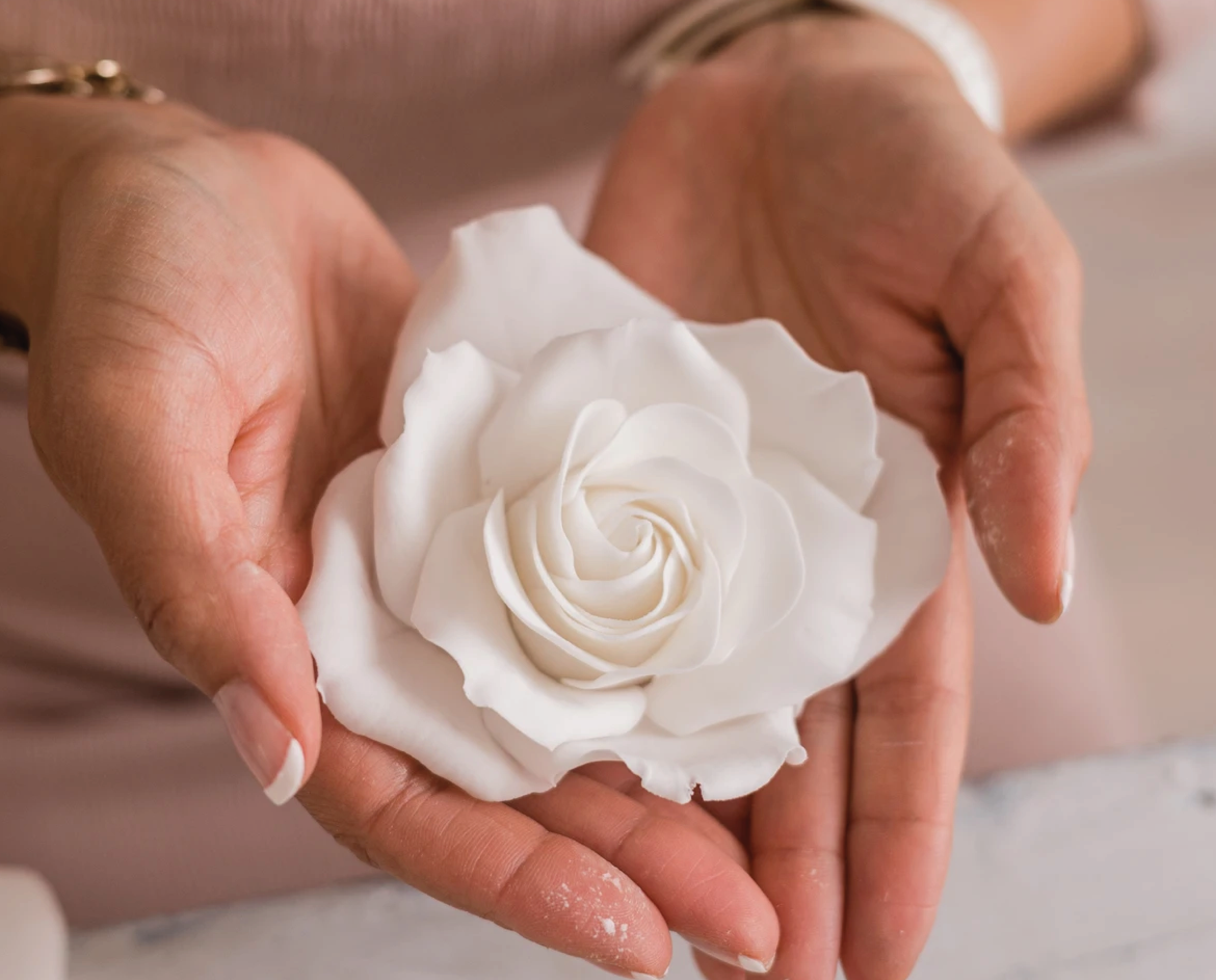 sugar flowers for wedding cakes - the perfect flower ideal for any wedding cake.