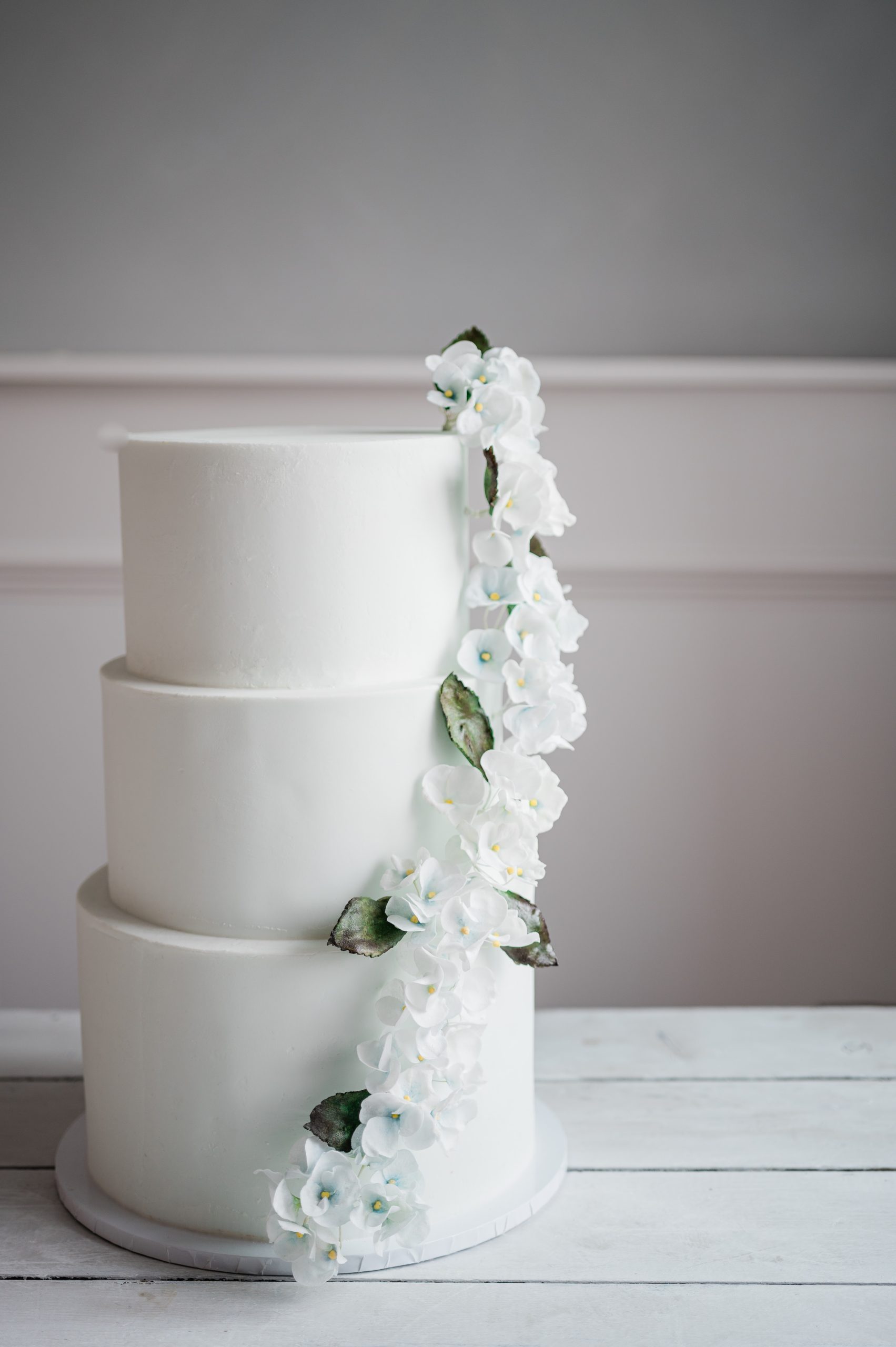 sugar flower wedding cake - blue flowers blue wedding