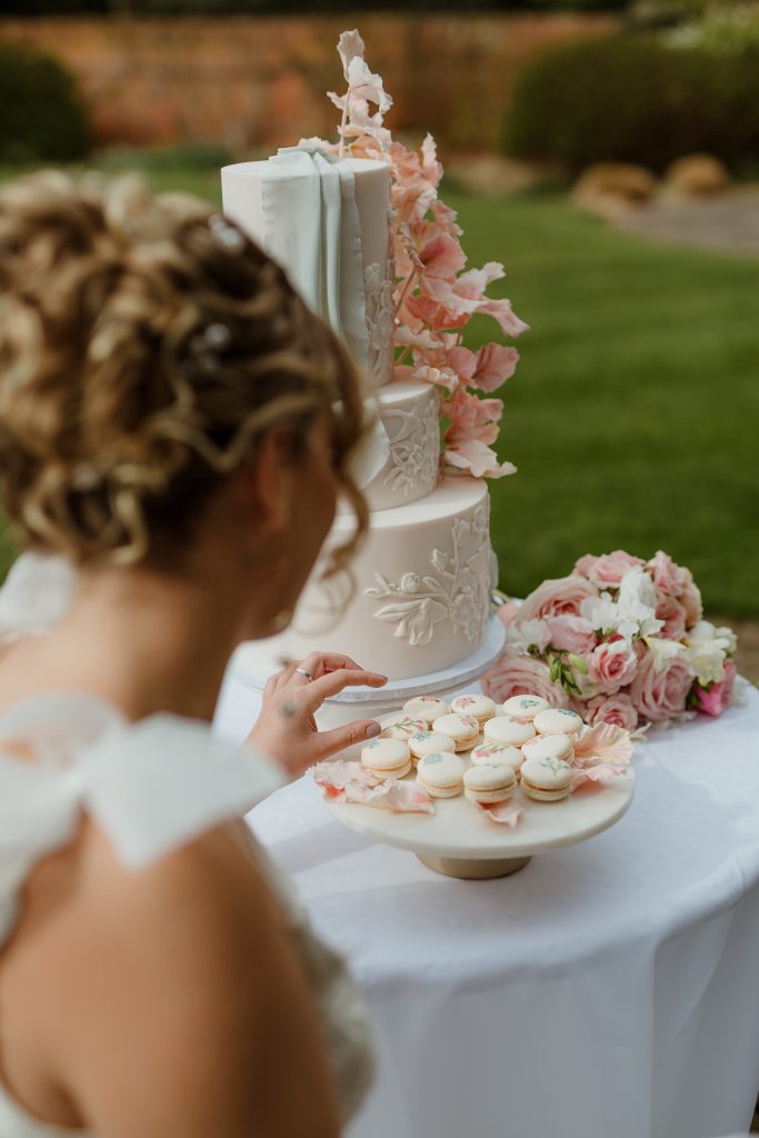 sugar-flower-wedding-cakes at stapleford hall
